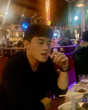 Tyler Ho Instagram - Sippin’ with the fam, cheers to good times!
跟家人度度美好

#未成年請勿飲酒 
#飲酒適量請勿酒駕
 #nightoutwithfamily