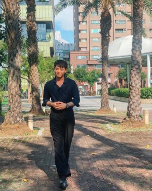 Tyler Ho Instagram - 今天是我第一次cosplay國標舞老師的日子，以此紀念，希望大家還喜歡。

黑白彩色好難選 算了都PO
-

Got caught between two stools, so there you have both bnw and color ones!
