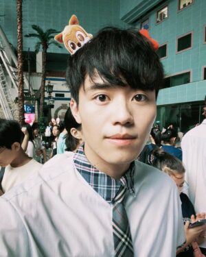 Tyler Ho Instagram - 我人在台灣工作了
（沒有一直玩，雖然想要一直玩）
等200分鐘玩2分鐘的遊樂設施
真的久久一次就好了
-
롯데월드데이트