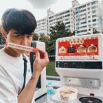Tyler Ho Instagram - 在漢江吃炸雞配啤酒 - 한강에서 치맥 먹기✅ - Chicken & beer along the Han River