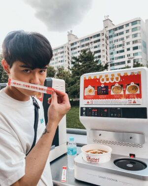 Tyler Ho Instagram - 在漢江吃炸雞配啤酒
-
한강에서 치맥 먹기✅
-
Chicken & beer along the Han River