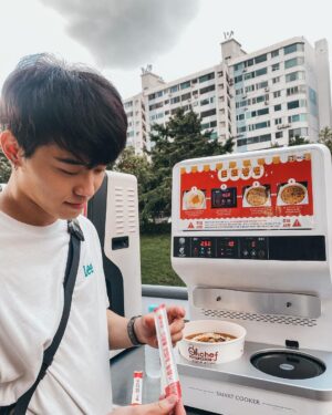 Tyler Ho Instagram - 在漢江吃炸雞配啤酒
-
한강에서 치맥 먹기✅
-
Chicken & beer along the Han River