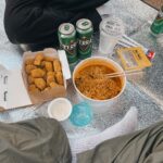 Tyler Ho Instagram - 在漢江吃炸雞配啤酒 - 한강에서 치맥 먹기✅ - Chicken & beer along the Han River