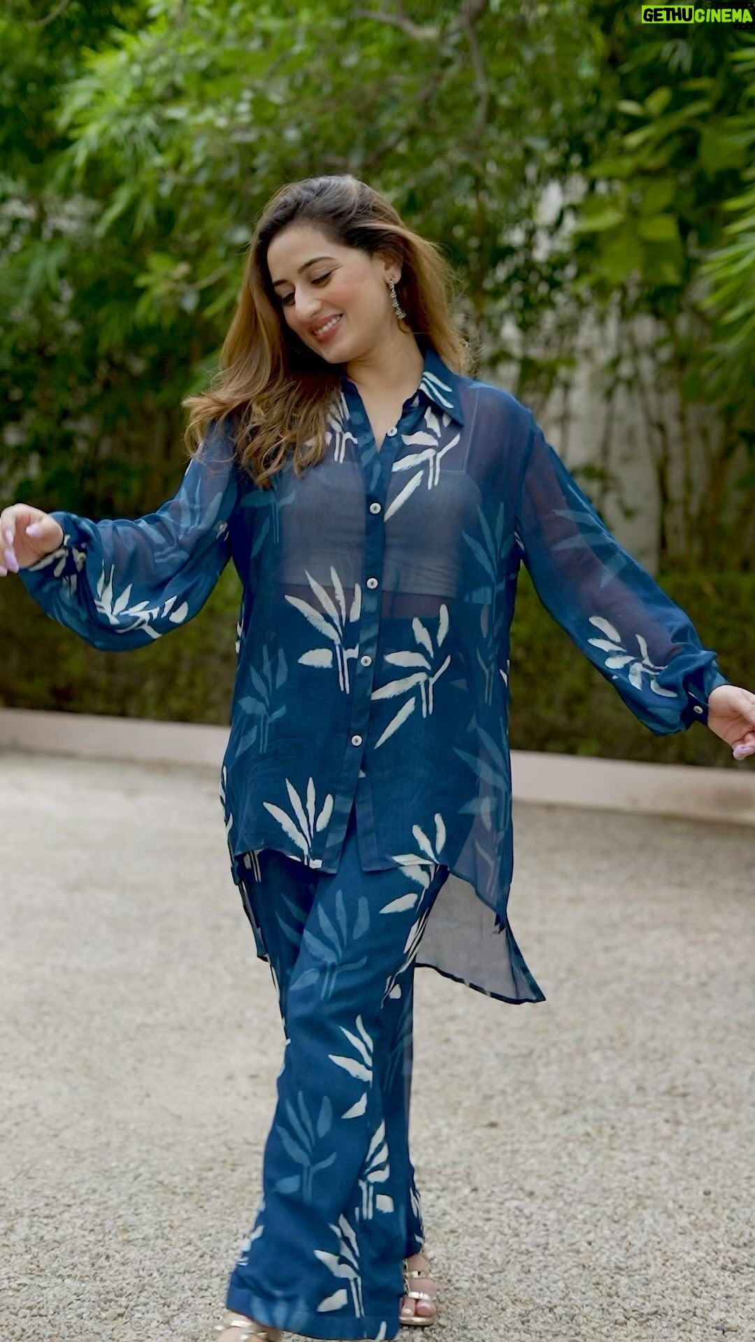 Uditi Singh Instagram - #NewLaunch Sheer brilliance meets indigo magic in our Indigo Dye Co-ord Set! Unveil your inner fashionista and shop this now. 🌙💙 . . . #bunaai #womenofbunaai #coordset #indigocoord #karigari