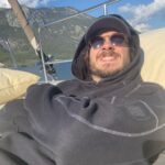 Ulvi Kahyaoğlu Instagram - kapüşon ve şapka seviyorum, herkesin bayramını kutluyorum.