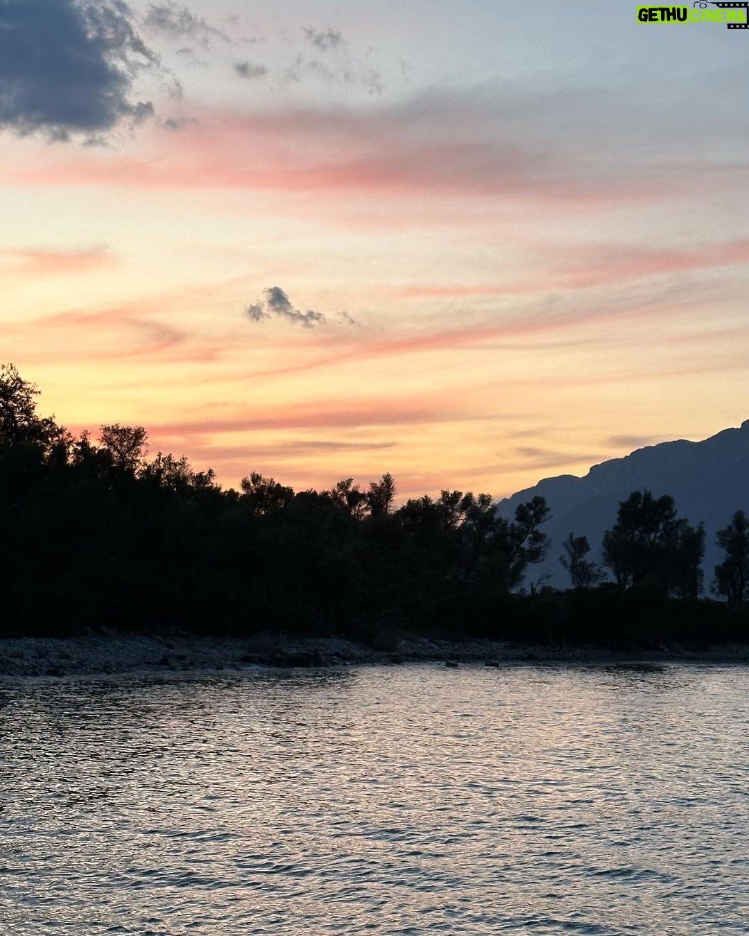 Ulvi Kahyaoğlu Instagram - kapüşon ve şapka seviyorum, herkesin bayramını kutluyorum.