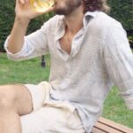 Ulvi Kahyaoğlu Instagram - Herkesin bir serinleme şekli var.. Benimki belli 😎🍏