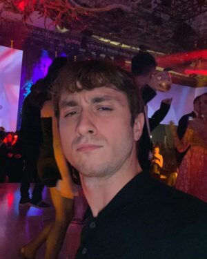 Ulvi Kahyaoğlu Instagram - @gqturkiye moty night ve şekilli ışıklar 

ve ufak revizyonlar