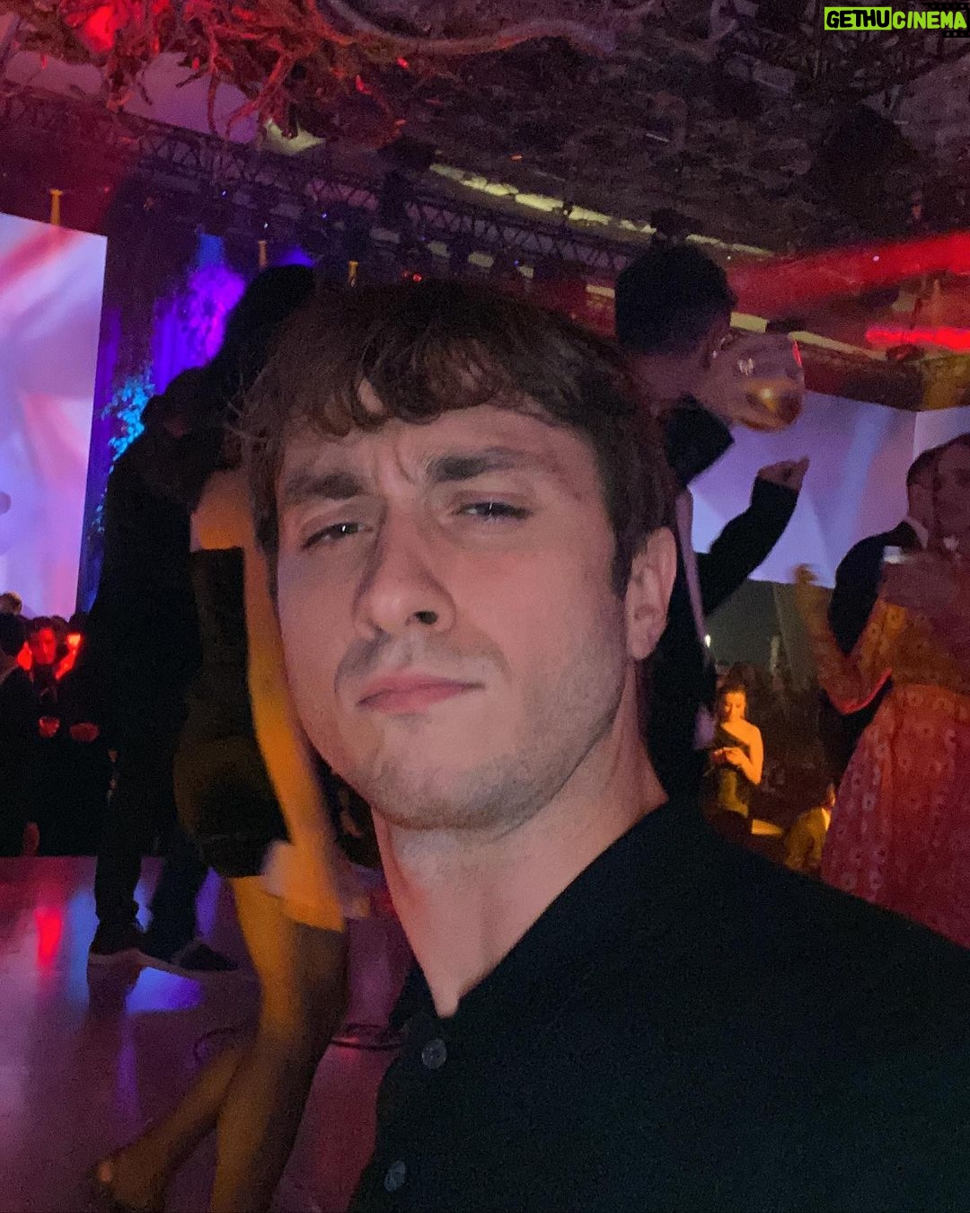 Ulvi Kahyaoğlu - 60.2K Likes - @gqturkiye moty night ve şekilli ışıklar
ve ufak revizyonlar