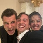 Ulvi Kahyaoğlu Instagram - Dün ekipçe ödül aldık, bugün de Pınar’ın doğum günü. İyi ki böyle bir ekip, İyi ki böyle bir yol arkadaşı, Sonda da sürpriz var.
