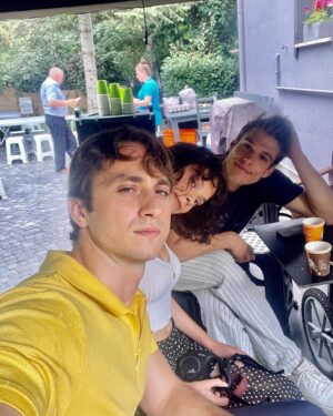 Ulvi Kahyaoğlu Instagram - sen sağ, ben ciddiyet #sürprizfosterlıpost