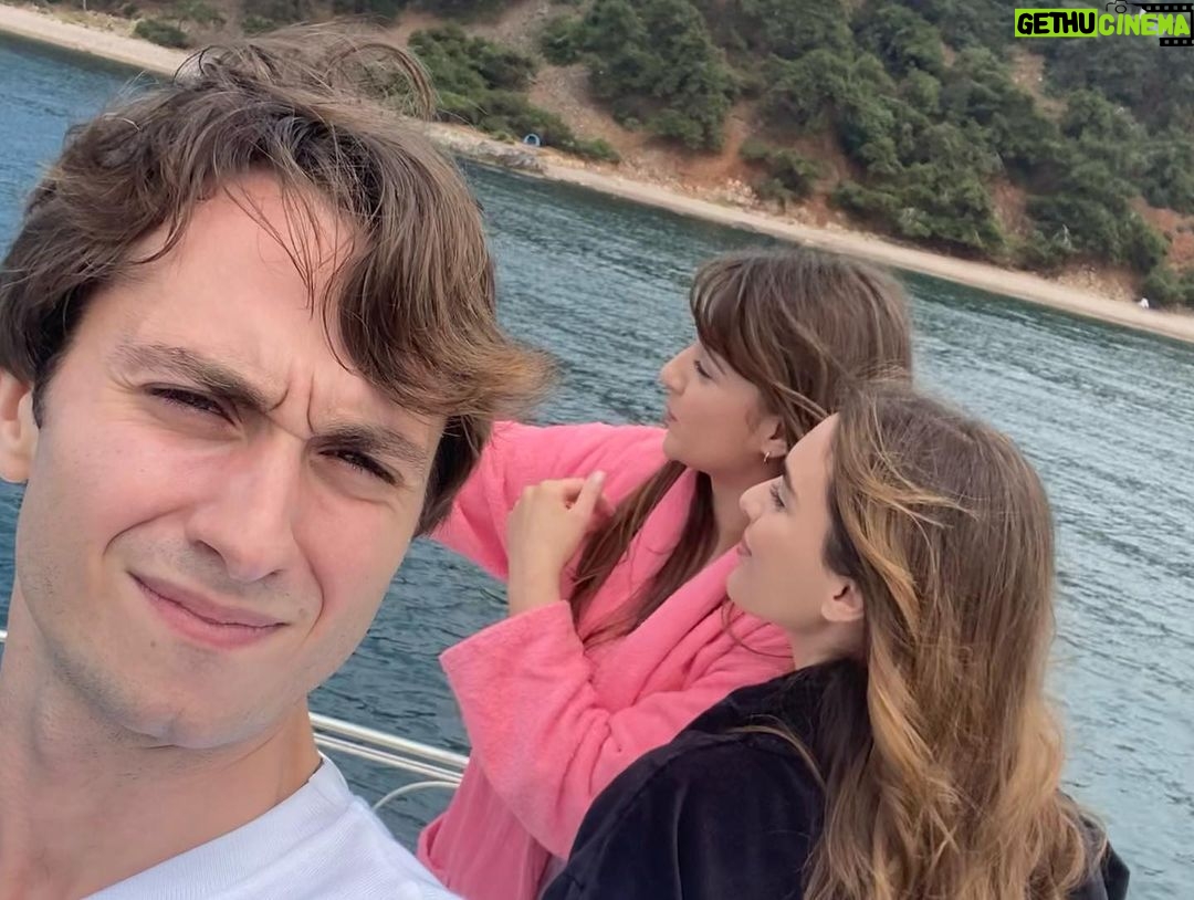 Ulvi Kahyaoğlu - 136.5K Likes - Relationship Status: Complicated