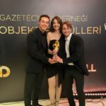 Ulvi Kahyaoğlu Instagram – Dün ekipçe ödül aldık, bugün de Pınar’ın doğum günü. 

İyi ki böyle bir ekip,
İyi ki böyle bir yol arkadaşı,

Sonda da sürpriz var.