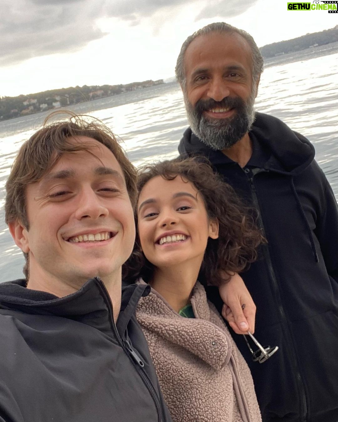 Ulvi Kahyaoğlu - 65.1K Likes - Daha bireysel ifşalarım var. İkinci, üçüncü ve daha nice yıldönümleri gelecektir. Kaydırdıkça keyfinize keyif katacağım bir post…
İyi ki Tozluyaka/Tozlukaya/Foxluyaka…