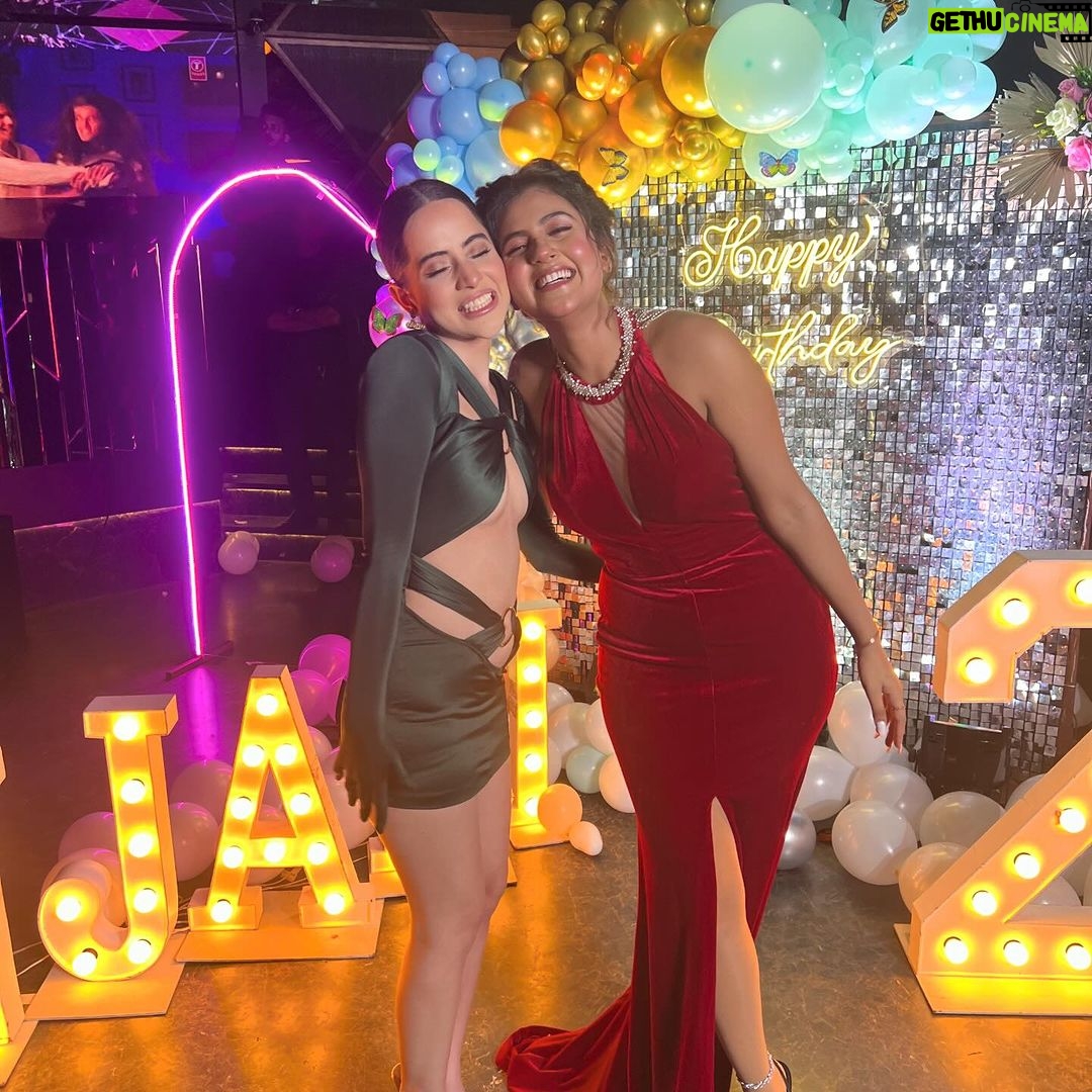 Urfi Javed Instagram - I’ve been extremely unwell since the start of new years , so here’s a few throw back