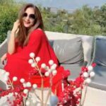 Urmila Matondkar Instagram - Adieu #2023 You taught me a lot 🙏🏻 Welcome #2024 I promise to you my #best 💥💥 #happynewyear my lovelies 🥰😻 Mawi Infinitty Villa