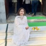 Urmila Matondkar Instagram - नववर्ष की शुरुआत शिवमंदिर से 🙏🏻 नववर्ष की हार्दिक शुभकामनाएँ 😇 #HappyNewYear  #HappyNewYear2024