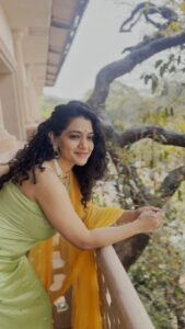 Urmilla Kothare Instagram - 💚 💚 💚 . . 💎 Jewelery by @aurumdestinationjewels 📸 @rishikeshbhambure 💫 Edited by @saurabh_bhanage.7 . . #reels #instamood #reelsindia #urmilakothare #reelitfeelit #goodvibes #fashiondiaries #style #reelsinstagram Mumbai - मुंबई