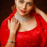 Urmilla Kothare Instagram – ❤️❤️

Outfit : @puja.patelll 
Accessories: @aurumdestinationjewels 📸 : @rishikeshbhambure
Edit : @saurabh_bhanage.7 

#reels #reelitfeelit #ootd 
#reddress #reelsinstagram