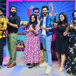 Vaishu Sundar Instagram – Ponni Serial Team 😂😂😍😍 

@mediamasons Proudly presents “Frienda Pola Yaaru Macha” – Fun Game Show 💥

@actorsabari @vaishusundarofficial @actorthoufiq_official  @anuanand_official @adavadi_ansar

Costume : @styl_chennai 

#mediamasons #fpym #ponni #ponniserial #anuanand #adavadiansar #vijaytvserial #vijaytv