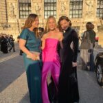 Valerie Huber Instagram - Romy 2023 💓 never liked pink, but this year I wanted to try something different 🤷‍♀️ Thank you @alexisfegonzalez @alexisrunway @runwayvienna and @ultimativgroup for creating this GlamRock Look 🤘many of us wore the blue @unhcrdeutsch bow to show solidarity with all humans searching for refuge, while we enjoy our privileged lives here. Congratulations to all nominees and winners and thank you for the invite @kurier_romy @kurier @kurierfreizeit 💫 Hofburg Imperial Palace Vienna