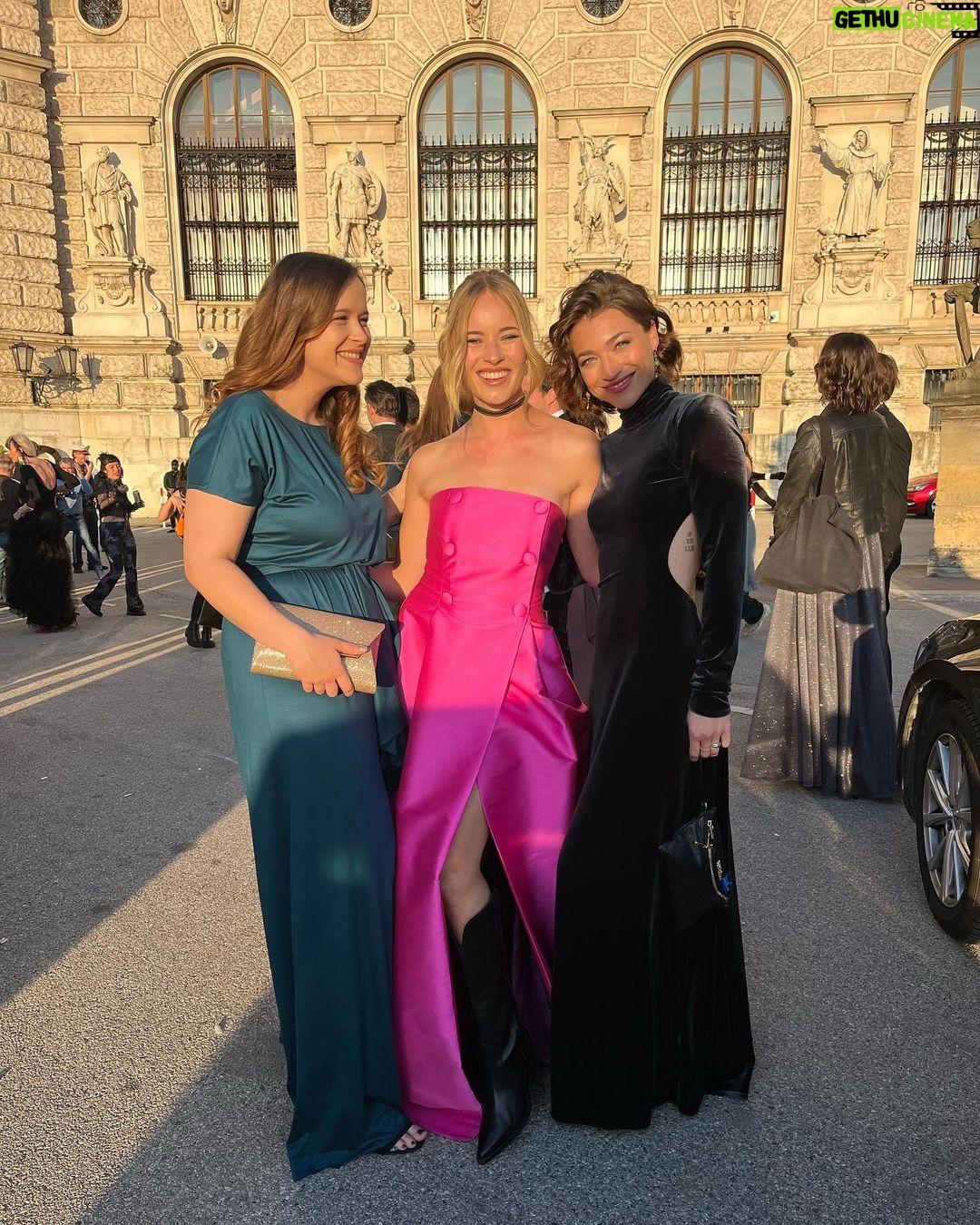 Valerie Huber - 3.2K Likes - Romy 2023 💓 never liked pink, but this year I wanted to try something different 🤷♀️ Thank you @alexisfegonzalez @alexisrunway @runwayvienna and @ultimativgroup for creating this GlamRock Look 🤘many of us wore the blue @unhcrdeutsch bow to show solidarity with all humans searching for refuge, while we enjoy our privileged lives here. Congratulations to all nominees and winners and thank you for the invite @kurier_romy @kurier @kurierfreizeit 💫