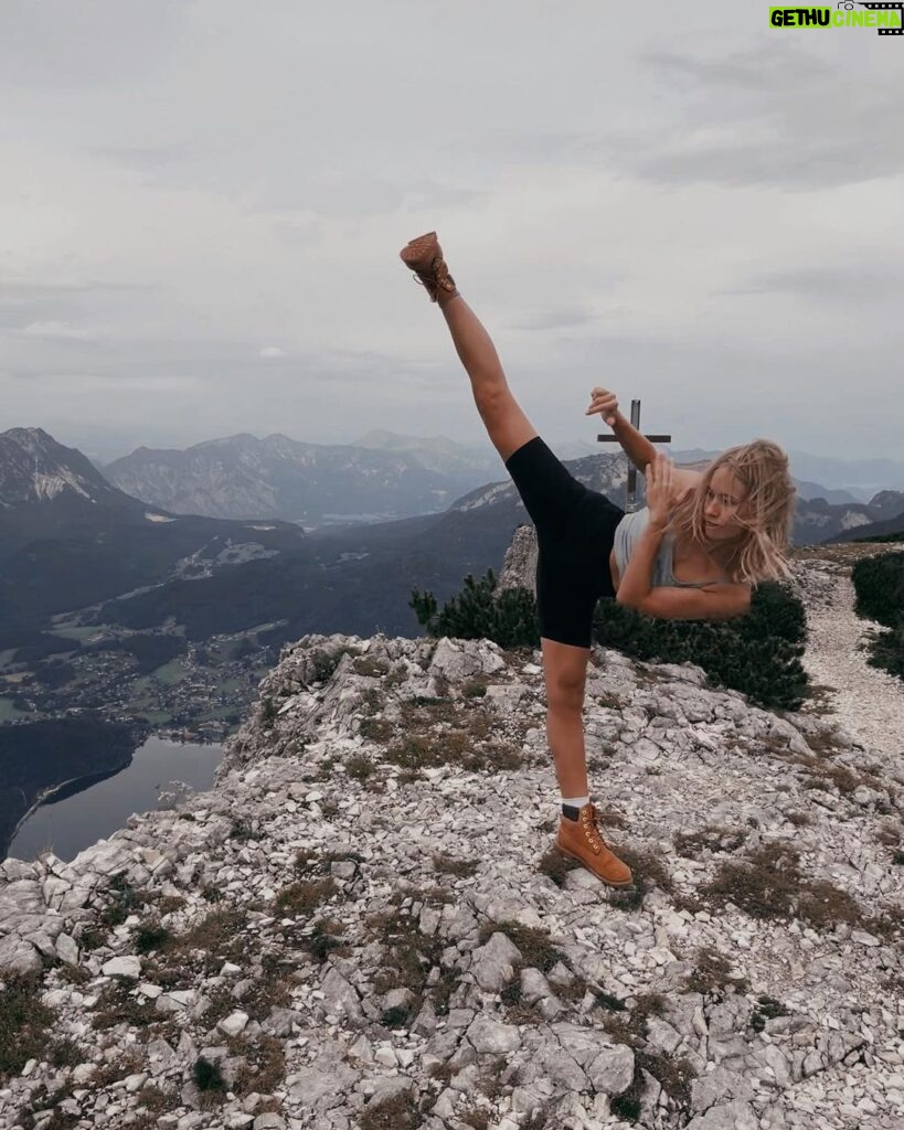 Valerie Huber Instagram - The obligatory on the edge mountain top kick pic 😂⛰️