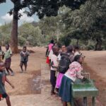 Valerie Huber Instagram - Das Thema Wasser wird durch die Auswirkungen des Klimawandels zu einem immer größeren Problem im globalen Süden. UNICEF unterstützt Gemeinden und Schulen durch solarbetriebene Wasserpumpen um sauberes Trinkwasser zu garantieren und somit bessere Hygiene zu schaffen, was in Zeiten von Corona und Cholera essentiell ist. @unicef_austria www.unicef.at/malawi Due to the effects of climate change, the issue of water is becoming an ever greater problem in the Global South. UNICEF supports communities and schools with solar-powered water pumps to guarantee clean drinking water and thus create better hygiene, which is essential in times of Corona and Cholera. Blantyre, Malawi