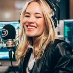 Valerie Huber Instagram - Playing my favorite tunes and telling some stories at @oe3hitradio 🎶 Danke für die Aufnahme und die Fotos @martin.krachler @tina.ritschl ☺️ Hitradio Ö3