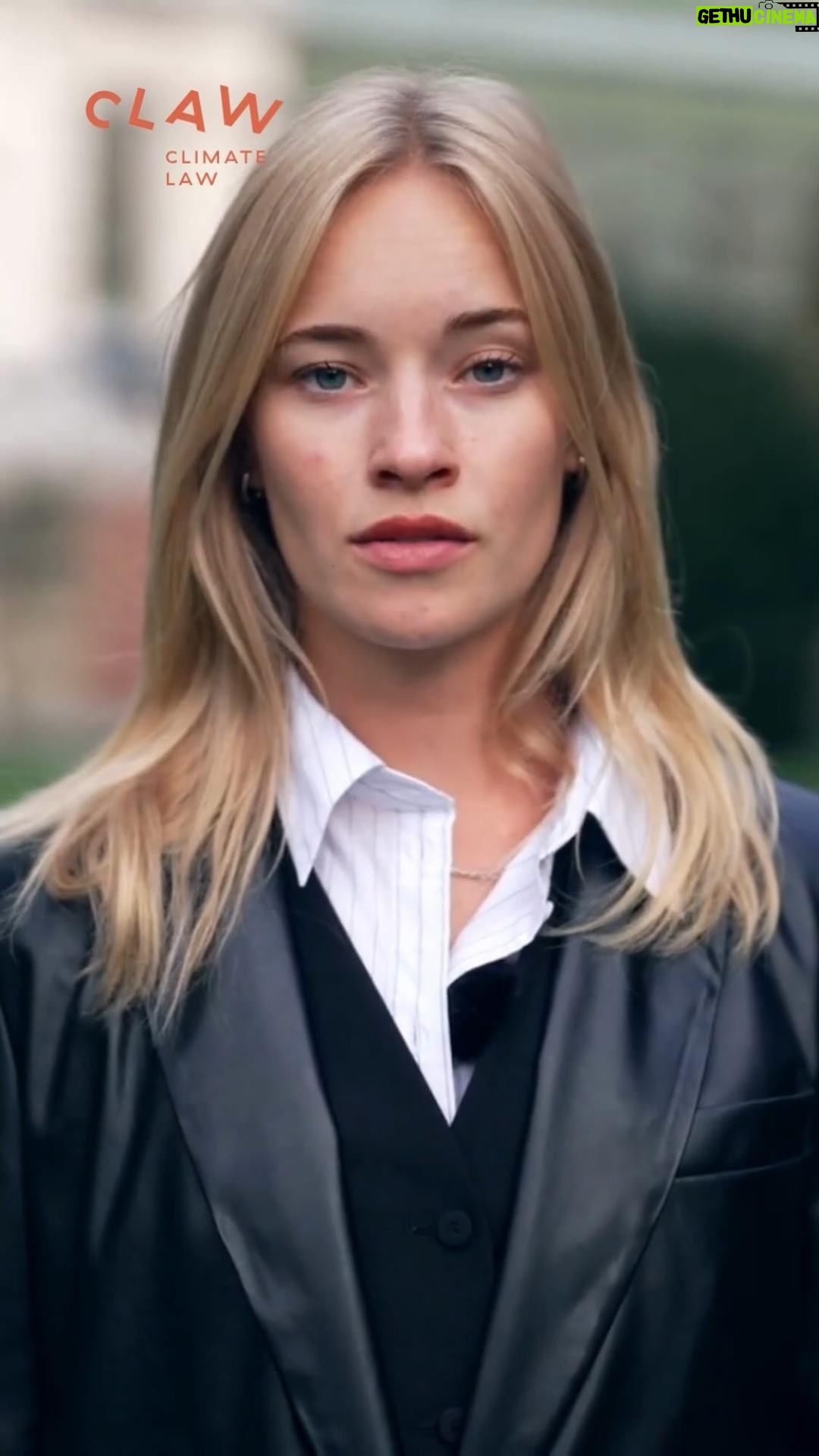 Valerie Huber Instagram - @valerie__huber die Schauspielerin, Sängerin, Aktivistin und Initiatorin des offenen Briefs für mehr Klimaschutz an die Regierung, unterstützt nun auch uns bei der Wiedereinbringung der Klimaklage der 12 Kinder- und Jugendlichen. Von einer lebenswerten Zukunft zu träumen muss generationsübergreifend möglich sein! 💜💥 Folgt CLAW - der Initiative für Klimarecht und bleibt zum Thema Klimaklagen auf dem Laufenden! 🌎 🎥 @philmelc __ #wirklagenbisihrhandelt #climatelitigation #menschenrechte #fightforyourhumanright #klimaklagen #klimaklage #kinderrechte #jugendfürklimagerechtigkeit #klimapolitik Austria
