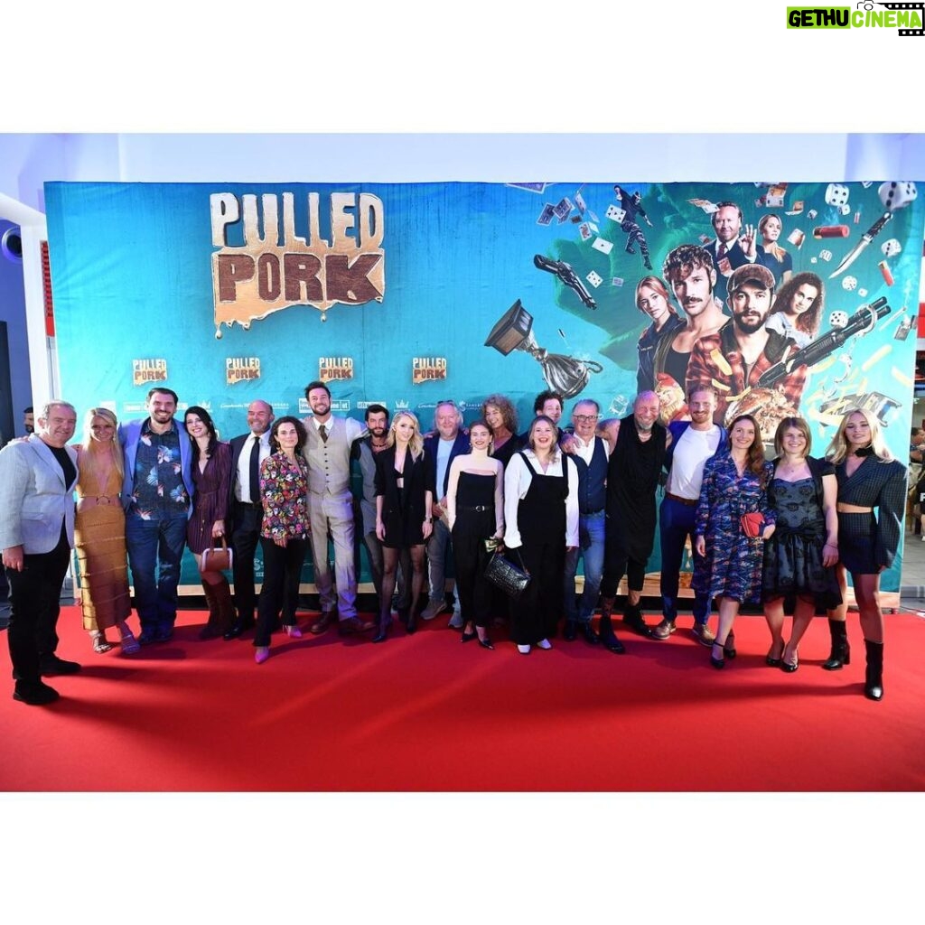 Valerie Huber Instagram - What a beautiful Premiere we had for @pulledpork_derfilm 🥳 thank you @samsarafilm @constantinfilm_oesterreich @sandimasschmied @loredana.rehekampff @chr.langhammer @isabelzrost @milleniumcityofficial @lastrada.doells & @schmiednicole for bringing this awesome cast together 🙏 shoutout to the best crew ever! Styling by the amazing @jpheg 💥 Outfit: @nearon.studio Shows: @humanicshoes Jewelry: @musselsandmuscles Picture Credit: @andreastischler @constantinfilm_oesterreich BrauerPhotos