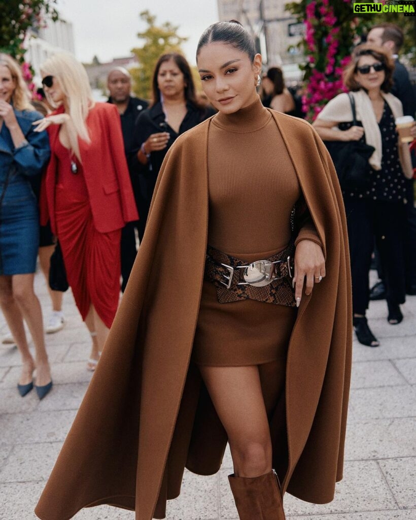 Vanessa Hudgens Instagram - A perfect tan ✨ at the Spring/Summer 2024 Michael Kors Collection runway show. #MichaelKorsCollection #NYFW Photographed by @EmilioMadrid