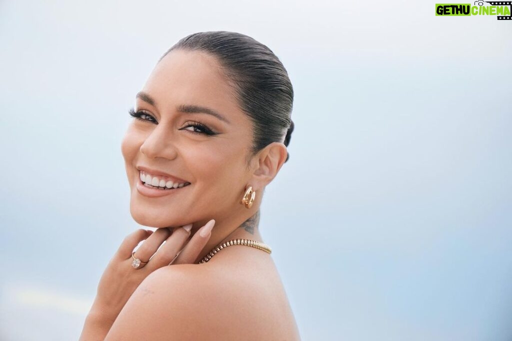 Vanessa Hudgens Instagram - An everyday look that's anything but basic. @itstonyabrewer gave me this summer slay for IPSY's August Icon Box shoot, using some of the products I curated just for you. You’ll get 8 products curated by me (you choose 3!) worth up to $350 for just $58. Head to @ipsy's link in bio to be one of the last to get your Icon Box. @IPSY #IPSYPartner #IconBoxbyVanessaHudgens