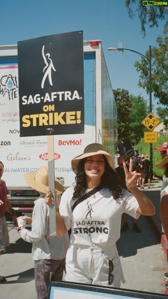 Vanessa Hudgens Instagram - Keeping Spirits High at the #Sagaftrastrike 💪🏼🌟 We handed out Caliwater at the Disney lot to all the Sag-Aftra members on strike, who are fighting for fair wages and protection for the generation of actors & performers to come. The Union is strong and we are proud to keep everyone hydrated in the heat!🌟🌵💧