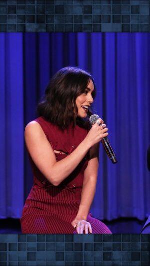 Vanessa Hudgens Instagram - @vanessahudgens & Jimmy sing a duet of @friends’ “I’ll Be There for You”! #FallonFlashback #FRIENDS