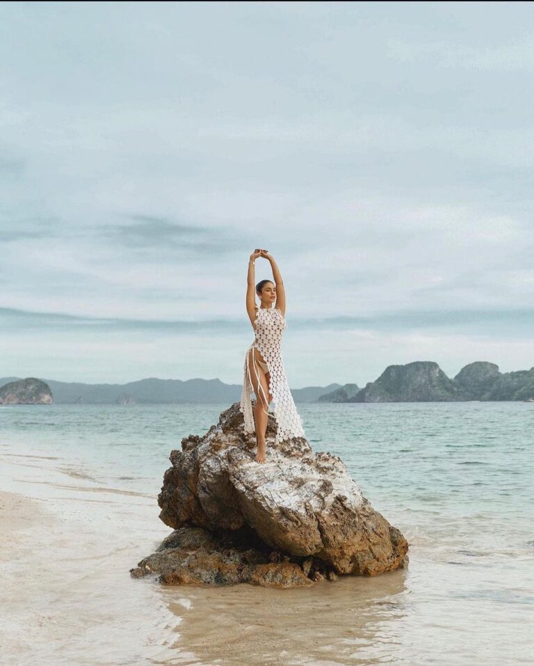 Vanessa Hudgens Instagram - Island girl @tatlerphilippines 📸@bjpascual