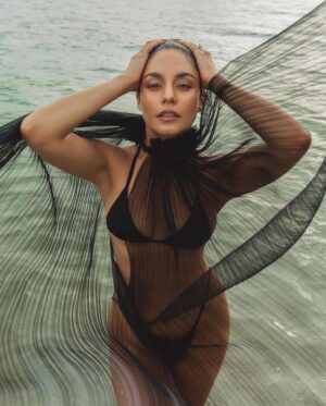 Vanessa Hudgens Instagram - Island girl @tatlerphilippines 📸@bjpascual