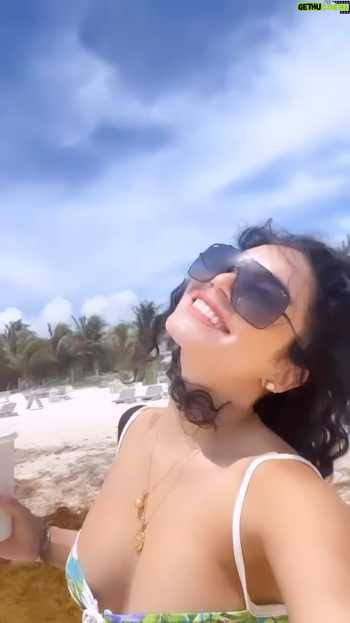 Vanessa Hudgens Instagram - Happy summer ☀️