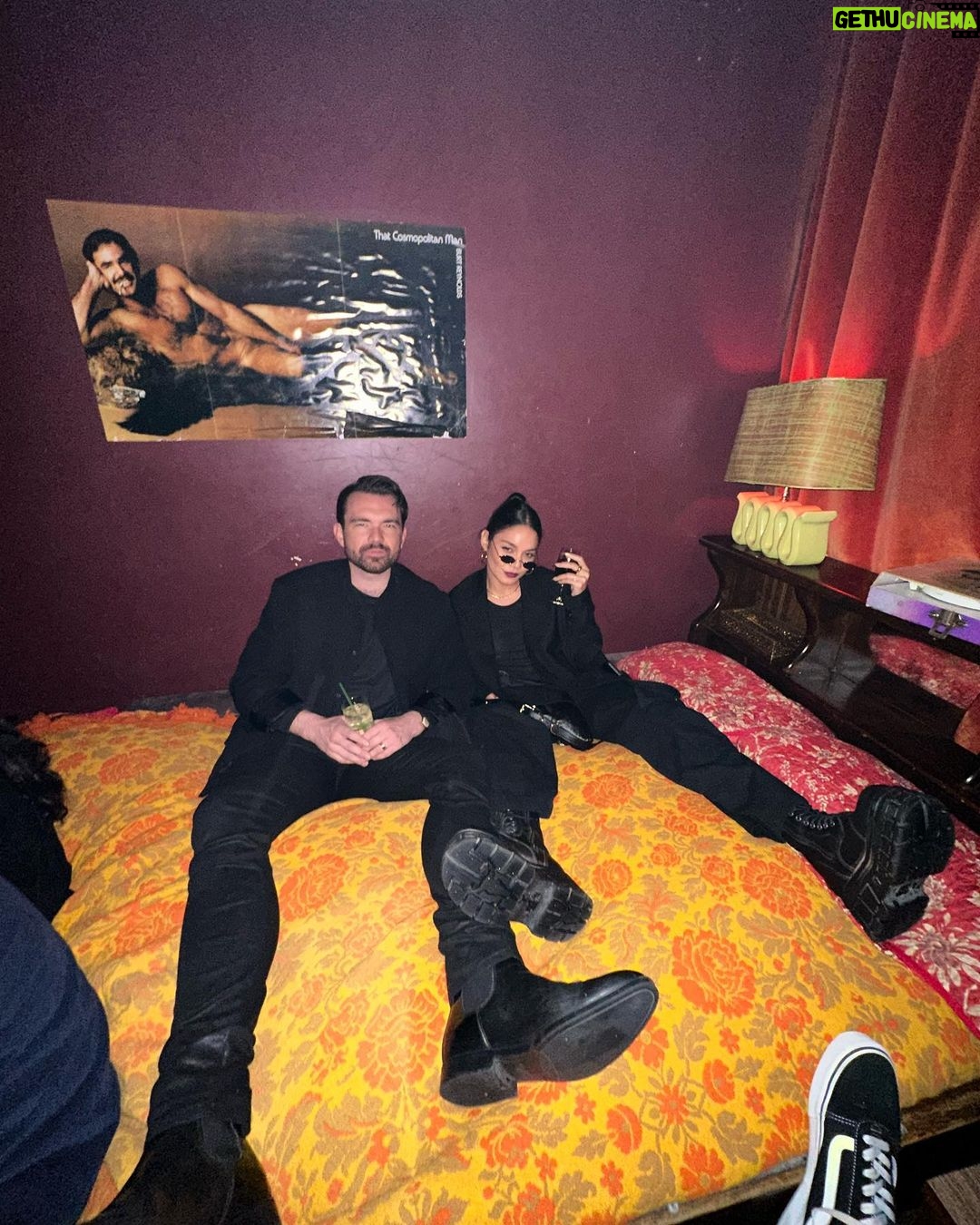 Vanessa Hudgens Instagram - Someone say waterbed?