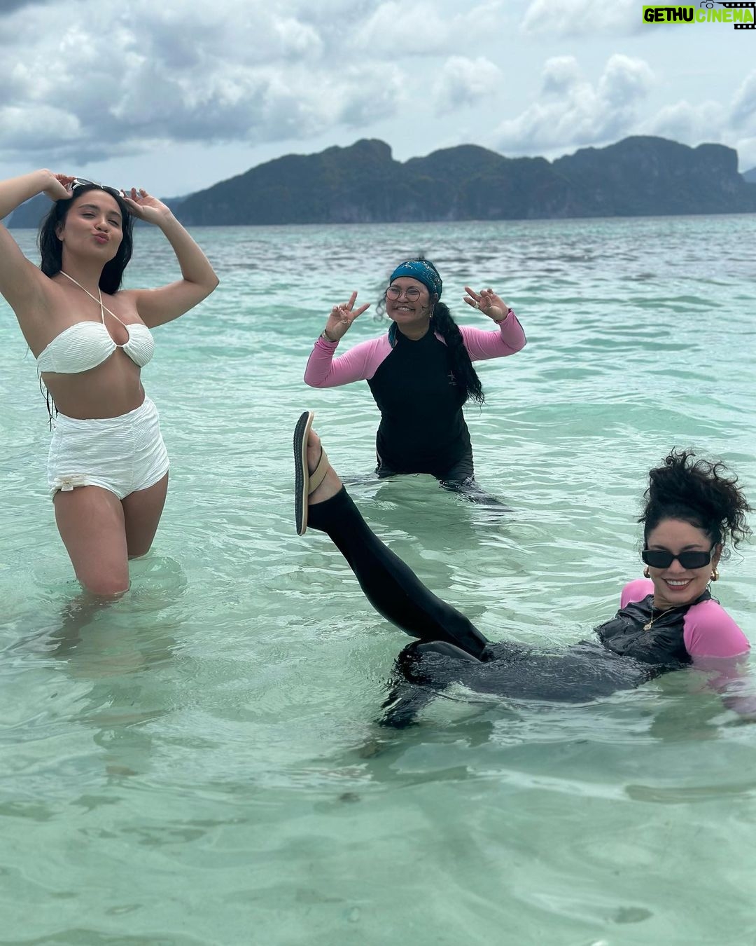 Vanessa Hudgens Instagram - Happy Easter & Happy Ostara❤️❤️