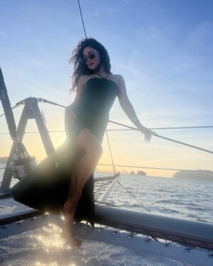 Vanessa Hudgens Instagram - Nothing says dreamy like a catamaran cruise at sunset #foreverphilippines