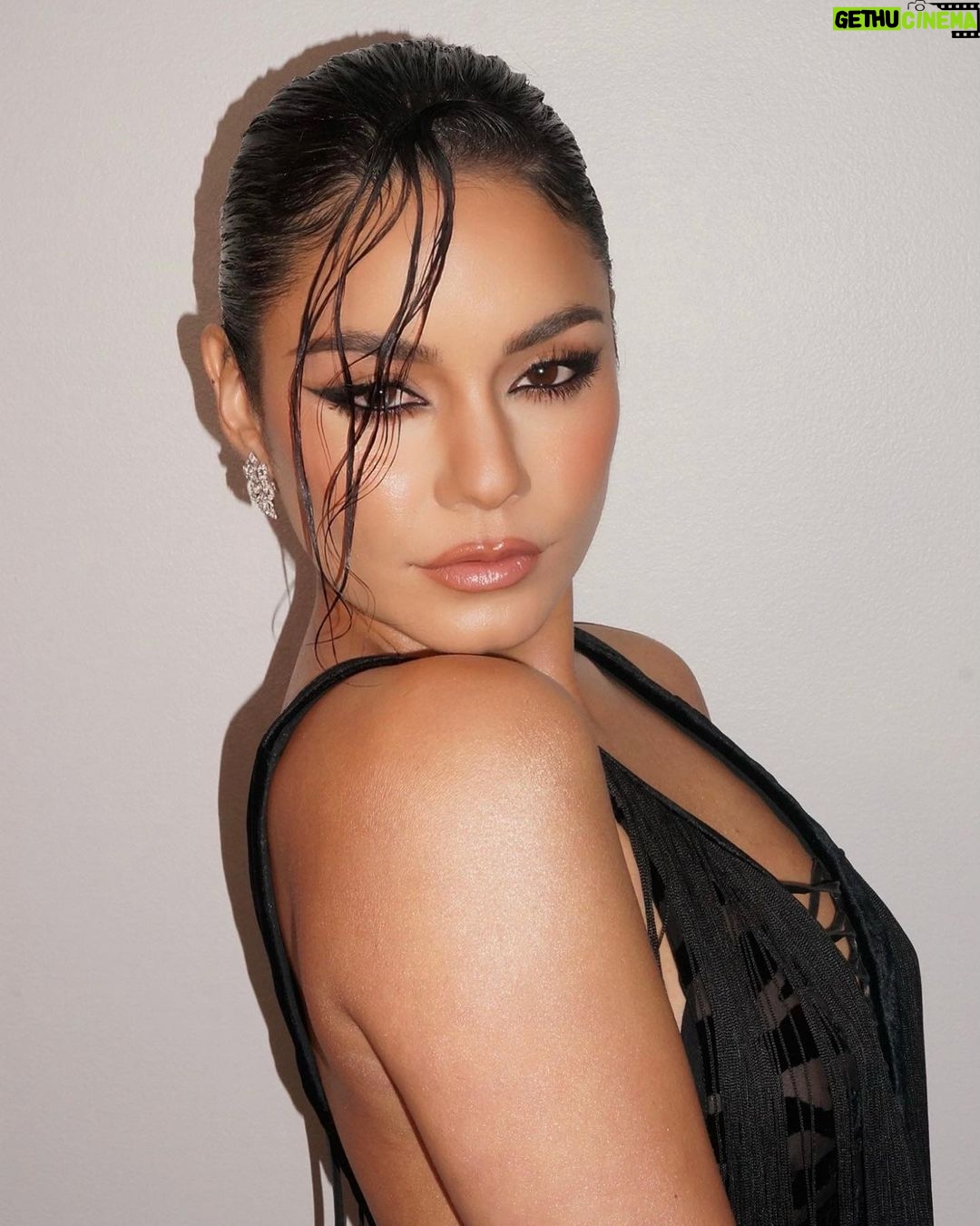 Vanessa Hudgens - 1.1 Million Likes - And after the show is the after party