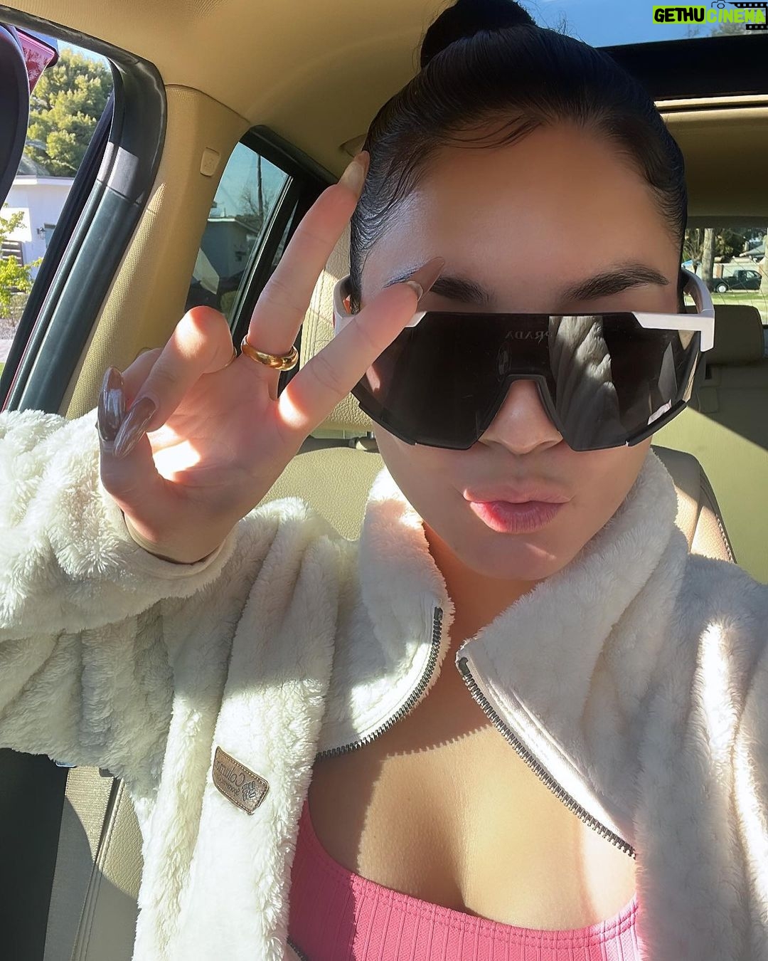 Vanessa Hudgens Instagram - Happy Saturday. That’s all.