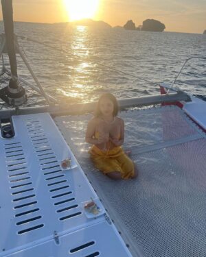 Vanessa Hudgens Instagram - Nothing says dreamy like a catamaran cruise at sunset #foreverphilippines