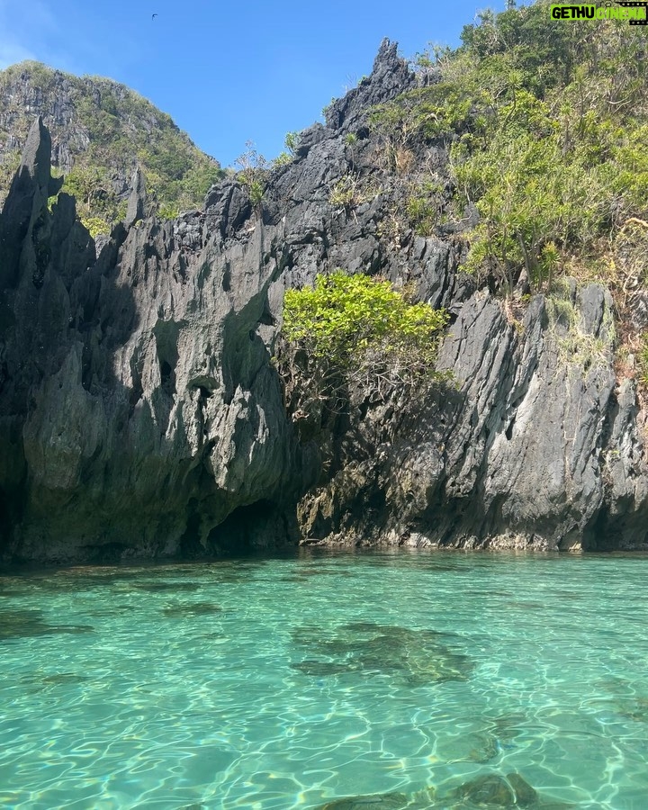 Vanessa Hudgens Instagram - Paradise #foreverphilippines Pangulasian Island Resort