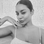 Vanessa Hudgens Instagram - Got my weekend glow going @emface @btlaesthetics @drjasondiamond #emface #emfacepartner #needlefree