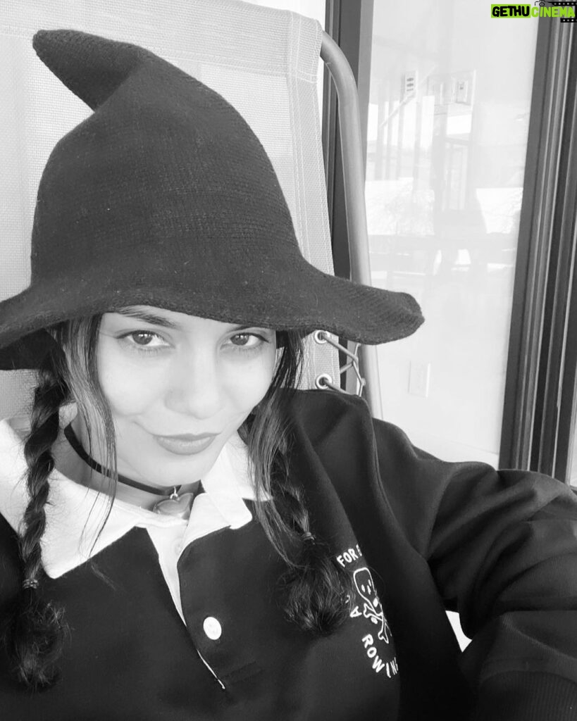 Vanessa Hudgens Instagram - Happy Friday the 13th. From this lil witch to you 🖤