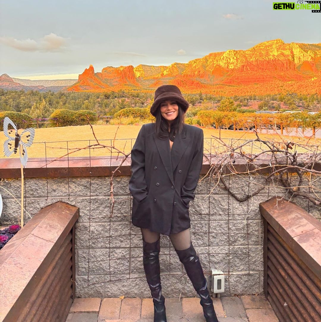 Vanessa Hudgens Instagram - “Ring out the false, ring in the true.“ Happy new yearrrr. Let’s make the most out of it ♥️