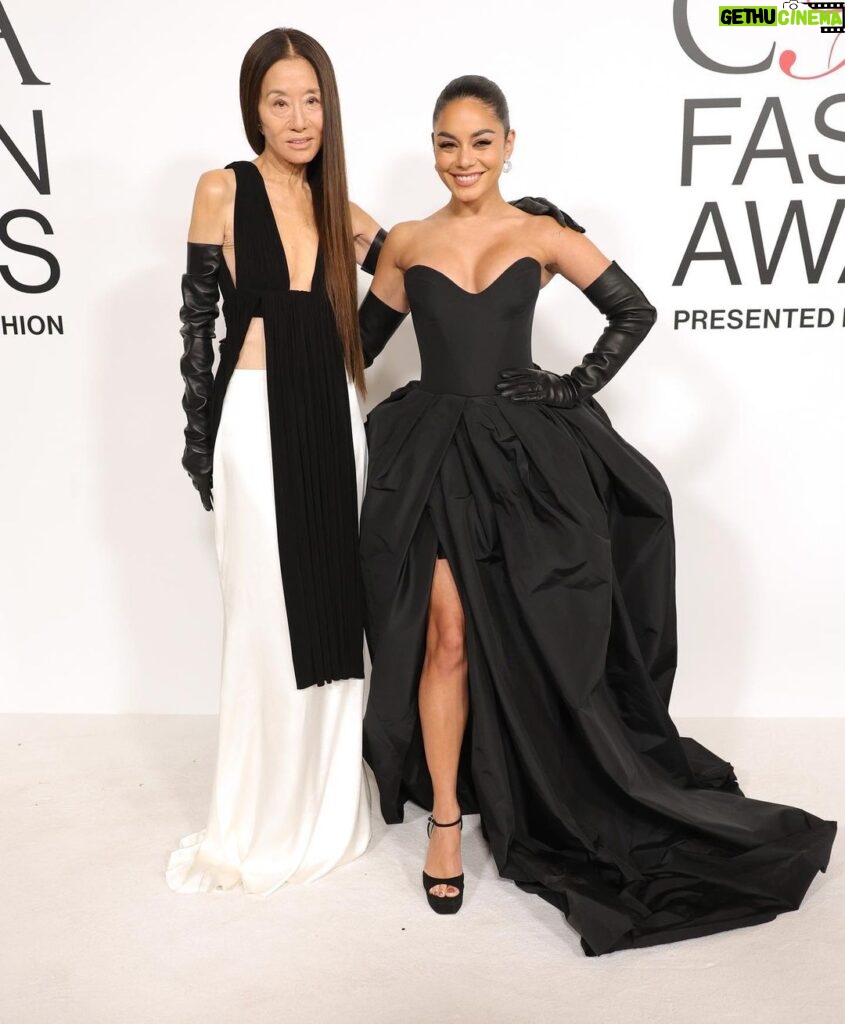 Vanessa Hudgens Instagram - Such a special night presenting my dear friend @verawanggang with her @cfda award. She deserves it all.