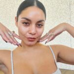 Vanessa Hudgens Instagram - Got my weekend glow going @emface @btlaesthetics @drjasondiamond #emface #emfacepartner #needlefree